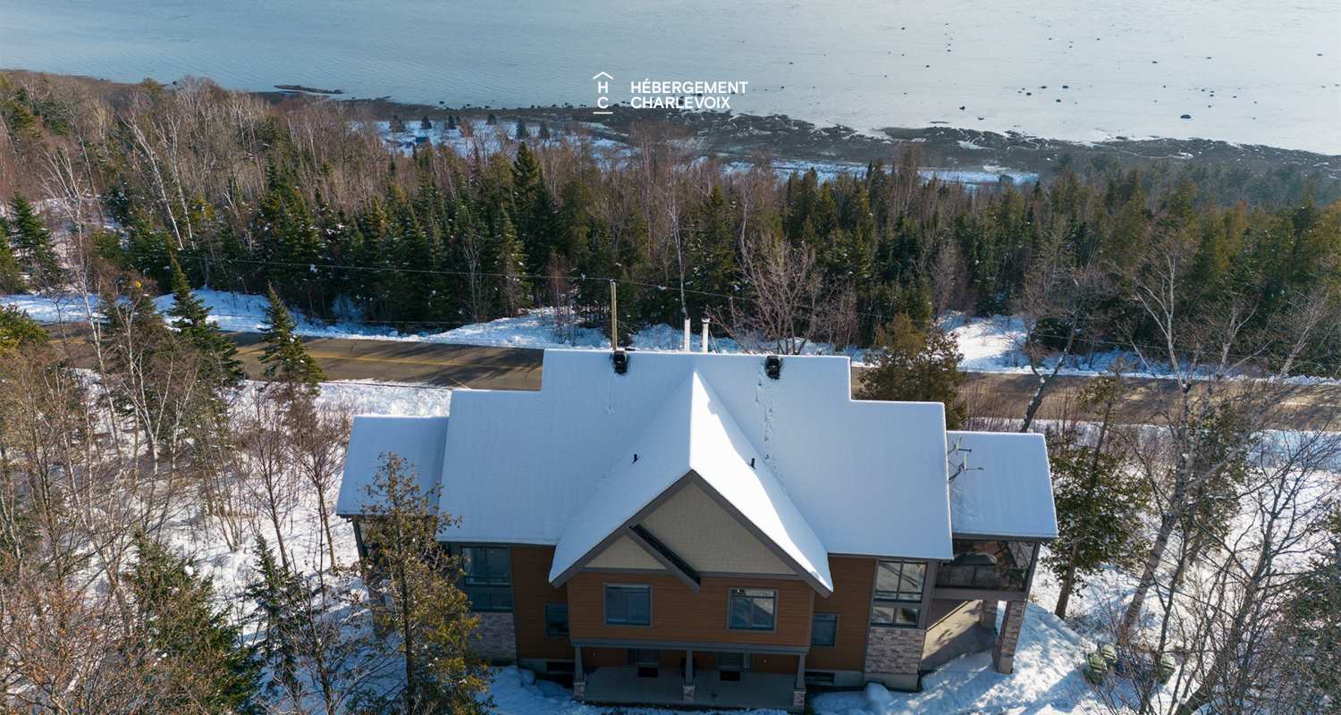 AUB-150 -  Majestic view of the river and the Charlevoix Massif